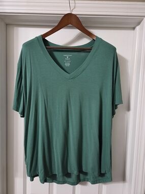 American Eagle Soft & Sexy V-Neck Tee In Leaf Green